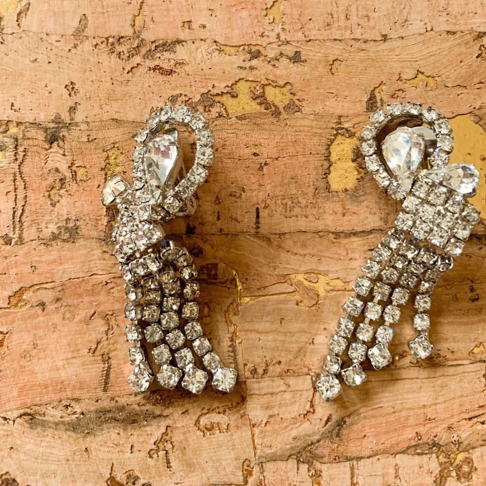 Vintage 1960 Rhinestone Clip on Earrings. - Picture 5 of 9